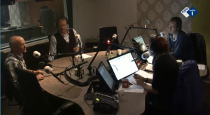 Praten in de studio van Radio 1 met Bert Kranenbarg en Ghislaine Plag over Paradijs om de Hoek.